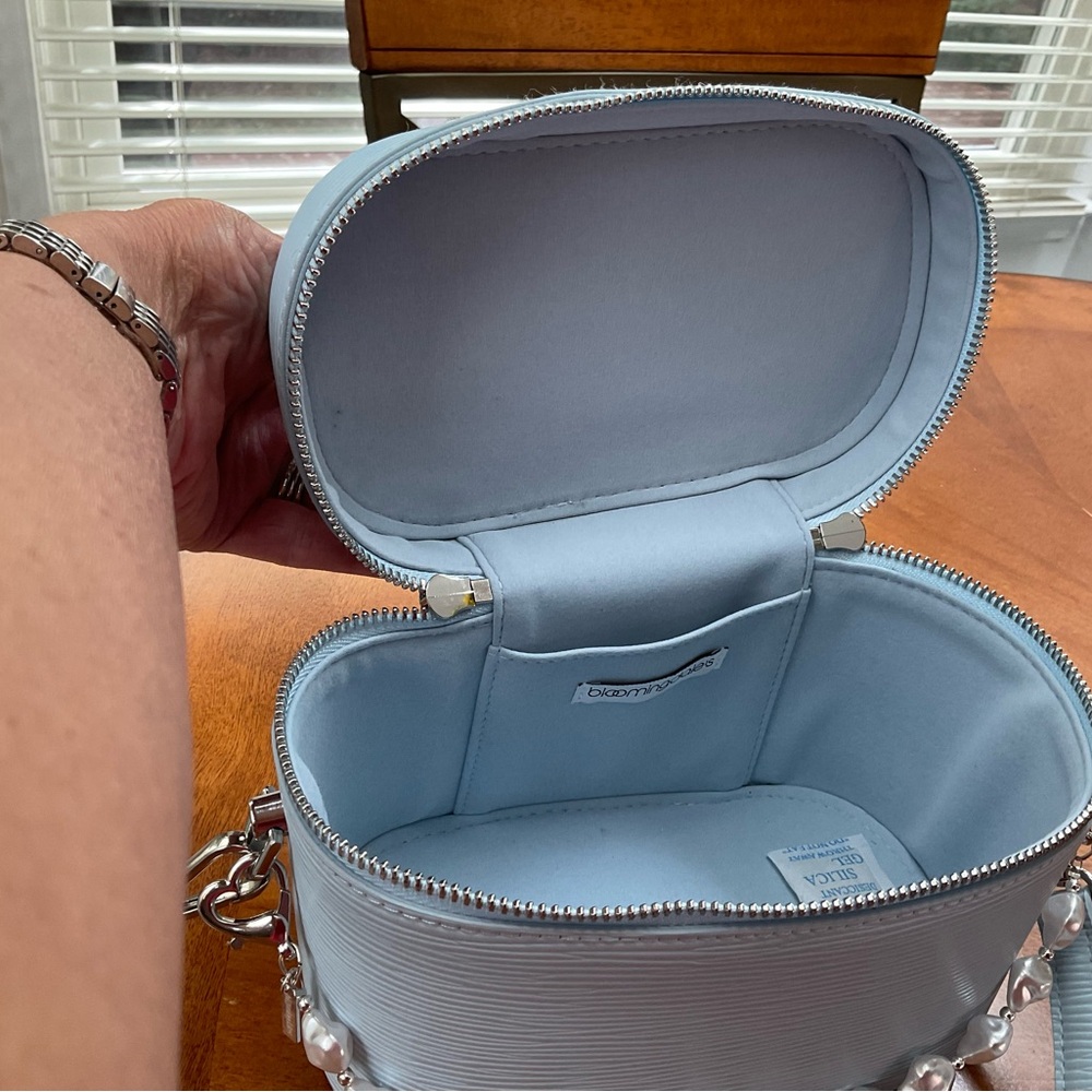 BLOOMINGDALES VANITY HANDBAG NWT - Picture 2 of 5